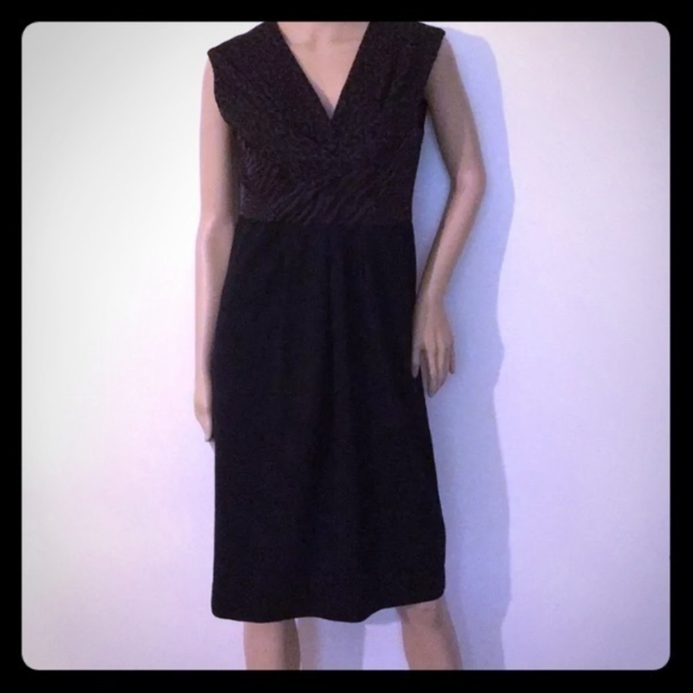 Adrienne Vittadini Dresses Size 6 V-neck Stretch